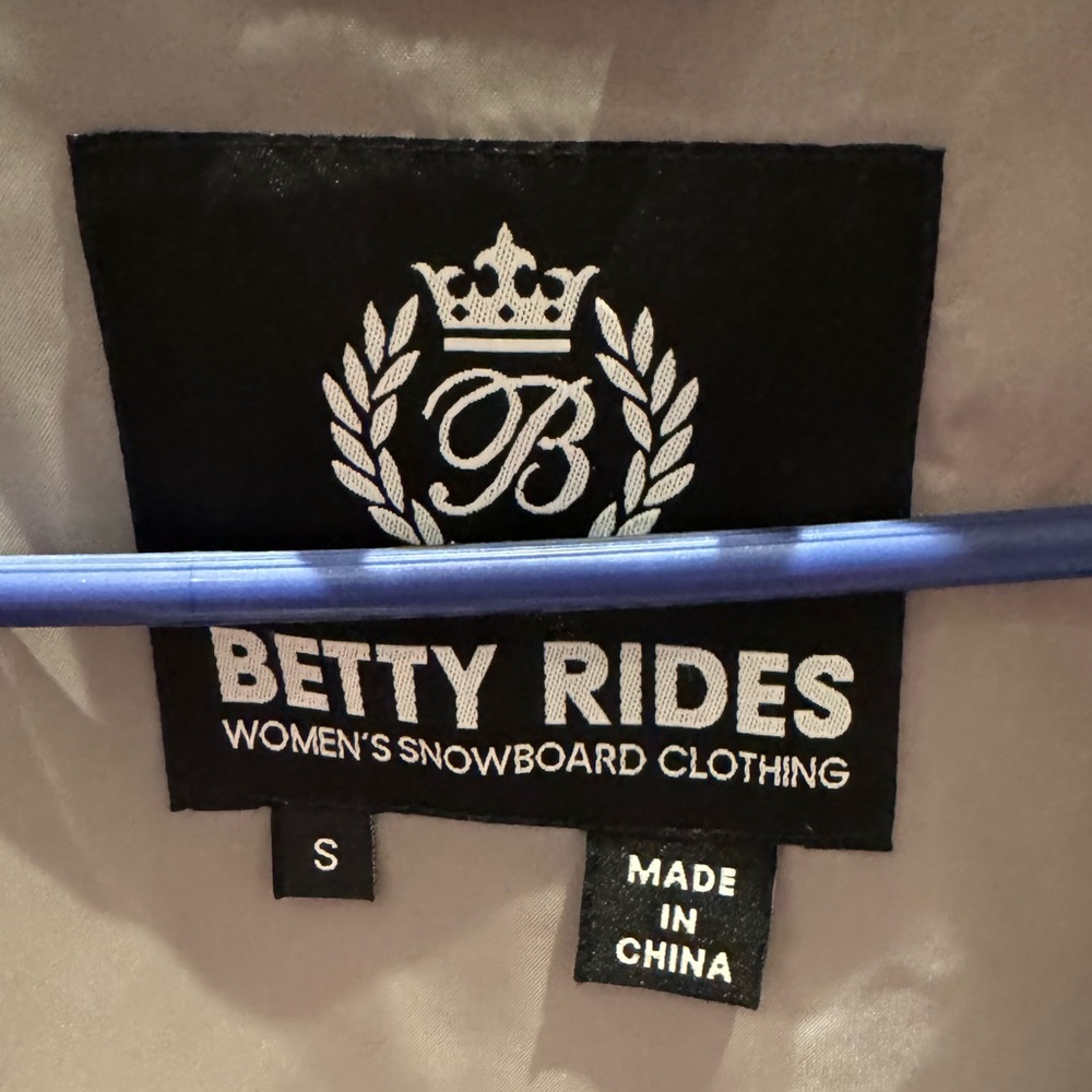 Betty Rides Snow Jacket - Picture 3 of 3